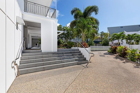 Airlie Beach Hotel - ACT Tourism 1