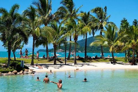 Airlie Beach Magnums - ACT Tourism 0