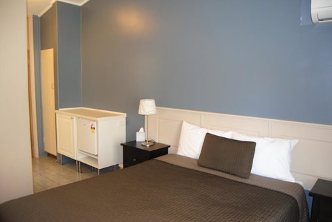 Airlie House Motor Inn - ACT Tourism 3