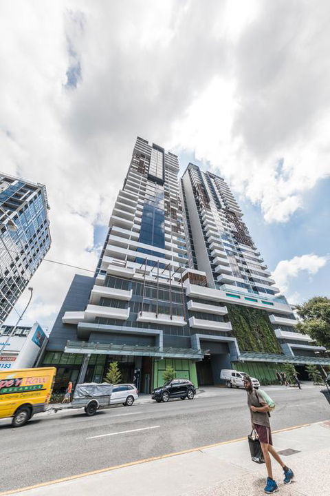 AirTrip Apartments On Merivale Street - ACT Tourism 3