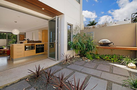 Alamode Apartments - ACT Tourism 0