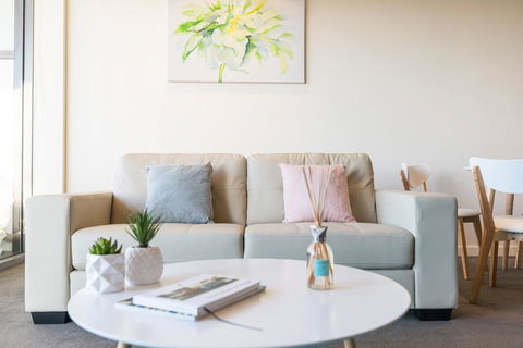 Albert Park City View Stylish 1 Bedroom Apartment - ACT Tourism 2