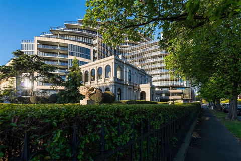 Albert Park City View Stylish 1 Bedroom Apartment - ACT Tourism 0