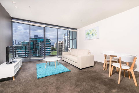 Albert Park City View Stylish 1 Bedroom Apartment - ACT Tourism 3