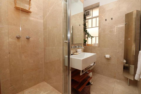 Alcaston House - Parliament House 300m, WiFi, Netflix - ACT Tourism 3