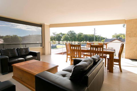 Alcedonia Retreat - ACT Tourism 1