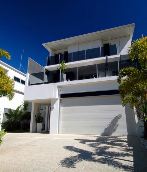 Alex Beach House - ACT Tourism 3