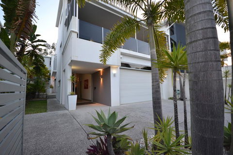 Alex Beach House - ACT Tourism 1