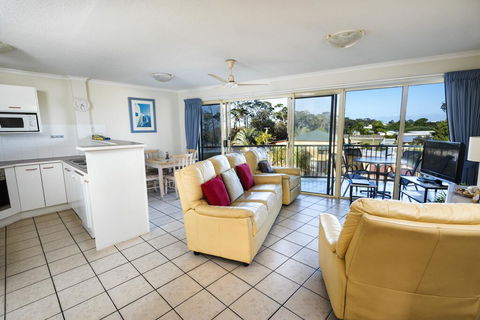 Alexander Beachfront Apartments - ACT Tourism 2