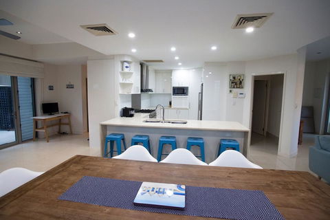 Alexandra Headland Luxury Townhouse - ACT Tourism 3