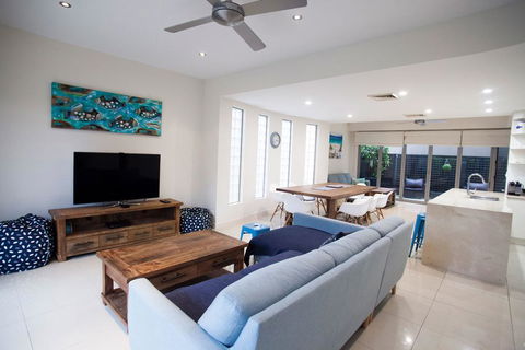 Alexandra Headland Luxury Townhouse - ACT Tourism 1