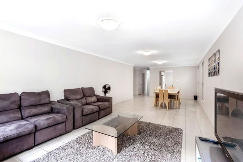 Alida Place, 1 Lagoons Estate - ACT Tourism 3