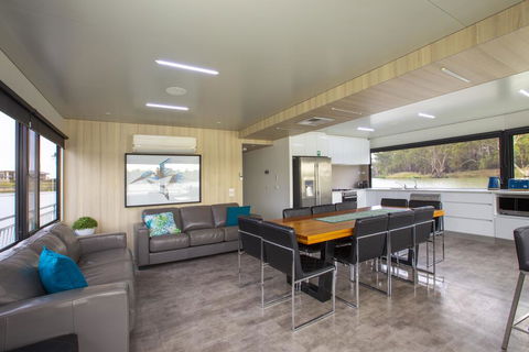All Seasons Houseboats - ACT Tourism 3