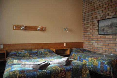 All Travellers Motor Inn - ACT Tourism 2