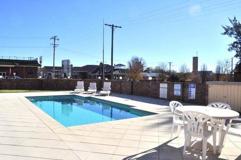 All Travellers Motor Inn - ACT Tourism 1