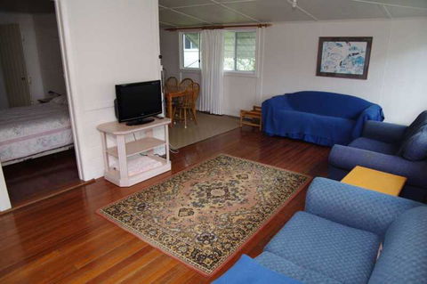 Almare, 7 Gowing Street - ACT Tourism 2