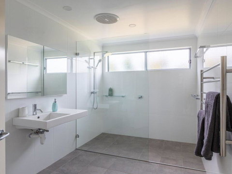 Aloha - Direct Beach Access From Property - ACT Tourism 3