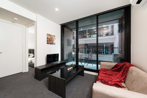 Along Melbourne's Magic Boulevard - ACT Tourism 1