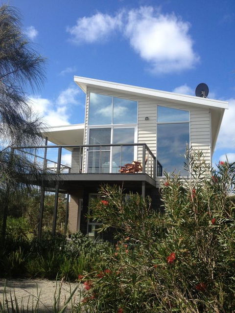 Anchors Beach House - ACT Tourism 3