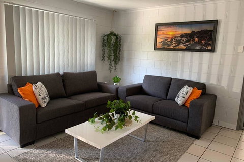 Andergrove Home With A Garden View-Wi-fi & Netflix - ACT Tourism 0