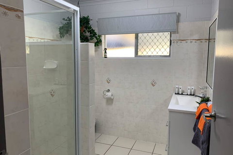 Andergrove Home With A Garden View-Wi-fi & Netflix - ACT Tourism 3