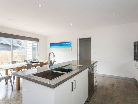 ANGLE BY THE SEA - Anglesea - ACT Tourism 1