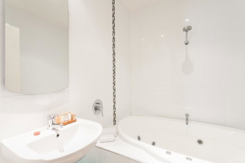 Anglesea River Apartments - Spa Apartment 23 - ACT Tourism 2