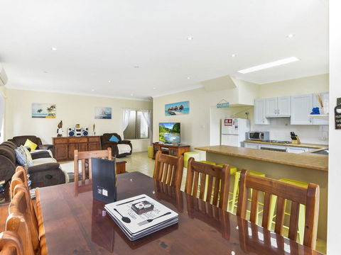 Anne's Beach Getaway - ACT Tourism 1