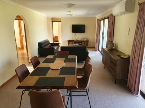 Annies Holiday Units - ACT Tourism 0