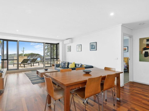 APARTMENT 10 PACIFIC APARTMENTS - FREE WIFI! - ACT Tourism 1