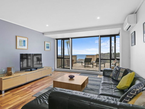 APARTMENT 10 PACIFIC APARTMENTS - FREE WIFI! - ACT Tourism 0