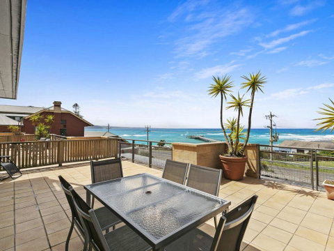 APARTMENT 12 PACIFIC APARTMENTS- Across From The Pier - ACT Tourism 0