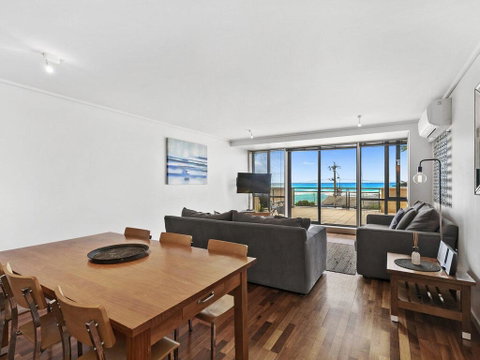 APARTMENT 12 PACIFIC APARTMENTS- Across From The Pier - ACT Tourism 1