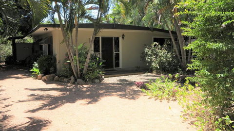 Apjohn House - ACT Tourism 0