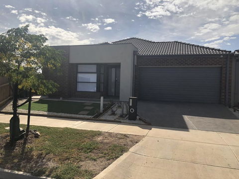 Apple House Tarneit North - ACT Tourism 1