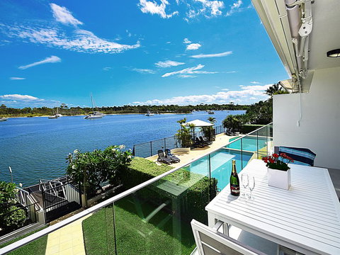 Aqua Linea - ACT Tourism 1