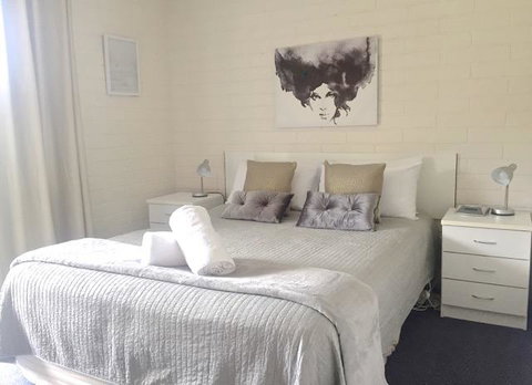 Aquarius Batehaven - ACT Tourism 0