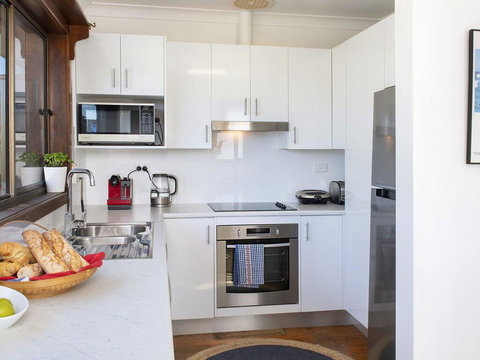 Araluen On Holden - Great Deck With Ocean Views - ACT Tourism 3