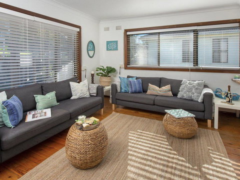 Araluen On Holden - Great Deck With Ocean Views - ACT Tourism 1