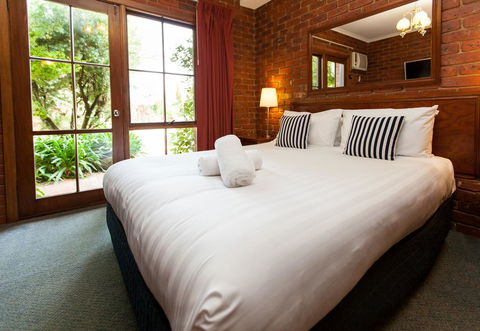 Armour Motor Inn - ACT Tourism 1