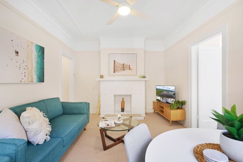 Art Deco Apartment Steps From Harbour And Beach - ACT Tourism 3