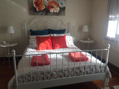 Art Deco Cottage - ACT Tourism 0