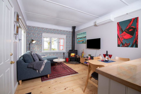 Artisan Retreat - ACT Tourism 1