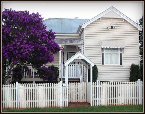 Ashbrooke Cottage - ACT Tourism 0