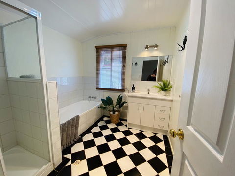 Ashbrooke Cottage - ACT Tourism 1
