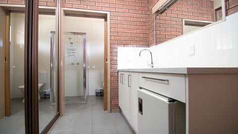 Ashleigh Court Motor Inn - ACT Tourism 3