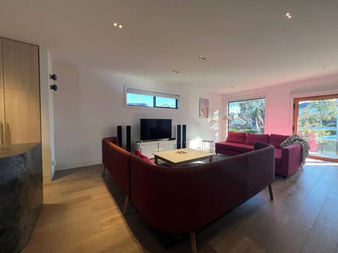 Luxurious Family Retreat - ACT Tourism 2