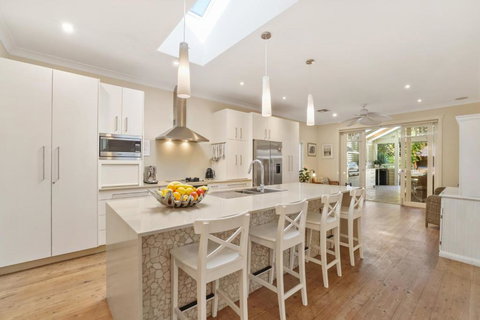 Luxury Beach House - Footsteps To Beach - ACT Tourism 3