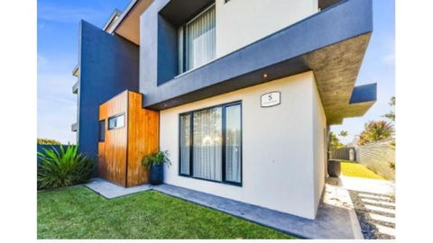 Luxury On Holland Kingston SE - ACT Tourism 0