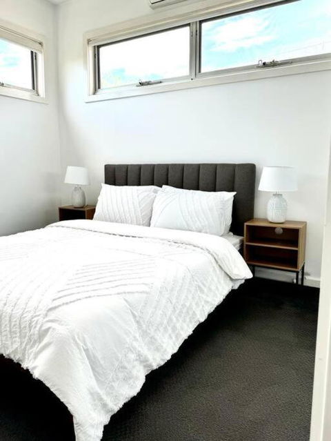 Luxury Stay In Williamstown - ACT Tourism 3